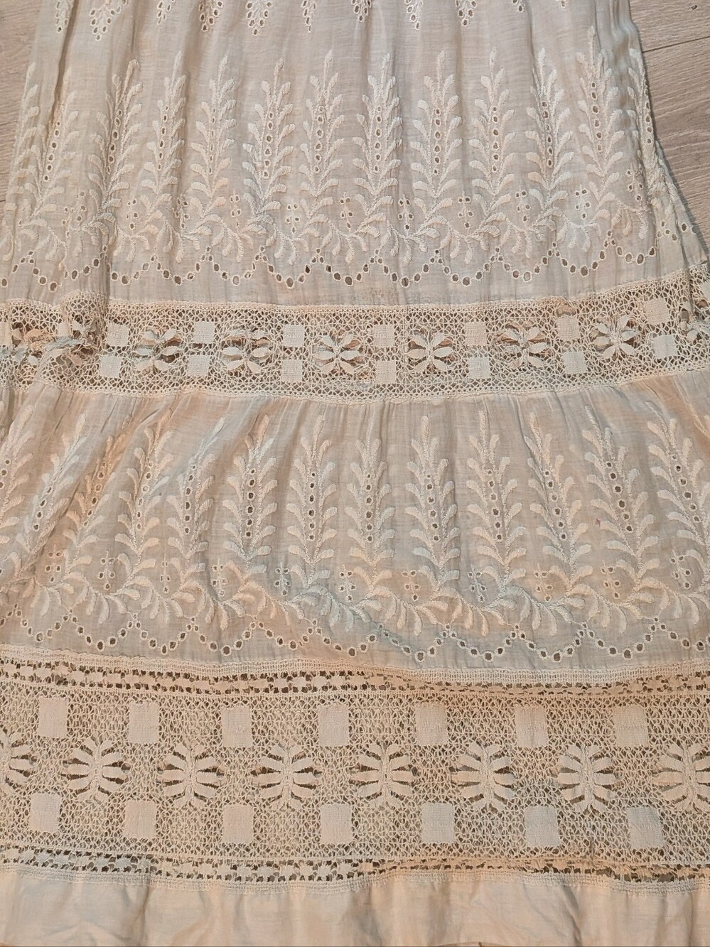 ANTIQUE Lawn Dress - Picture 3 of 16